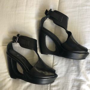 ANN DEMEULEMEESTER Cut-out wedged